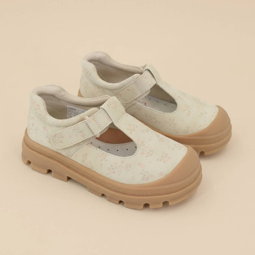 Reina Colloky colección de niña beige